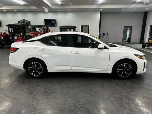 Used 2025 Nissan Sentra SV FWD image 4