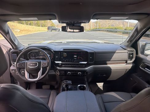 Used 2025 GMC Sierra 1500 SLT w/ SLT Premium Package image 18