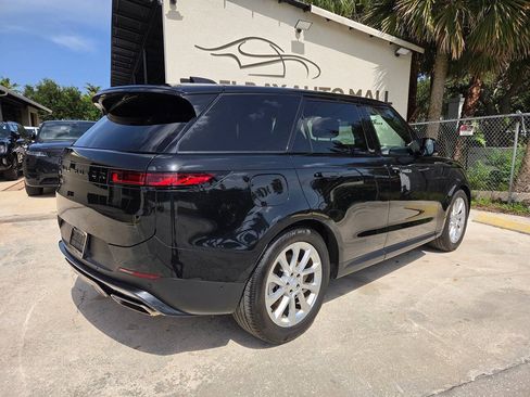 Used 2025 Land Rover Range Rover Sport SE AWD/4WD image 5
