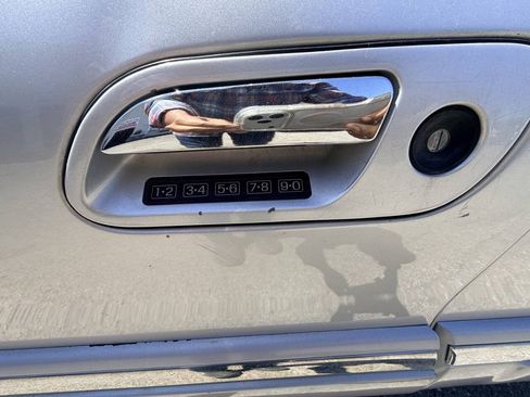 Used 1998 Lincoln Continental FWD image 17
