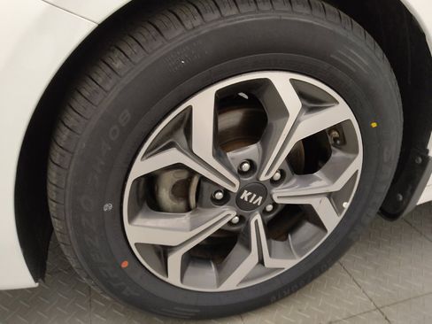 Used 2020 Kia Forte LXS FWD image 31