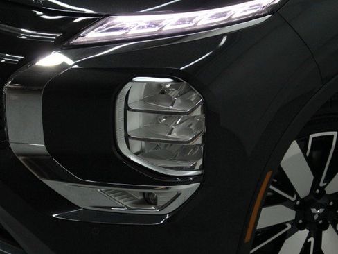 New 2026 Mitsubishi Outlander SE FWD image 2