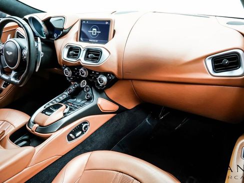 Used 2021 Aston Martin V8 Vantage Roadster RWD image 22
