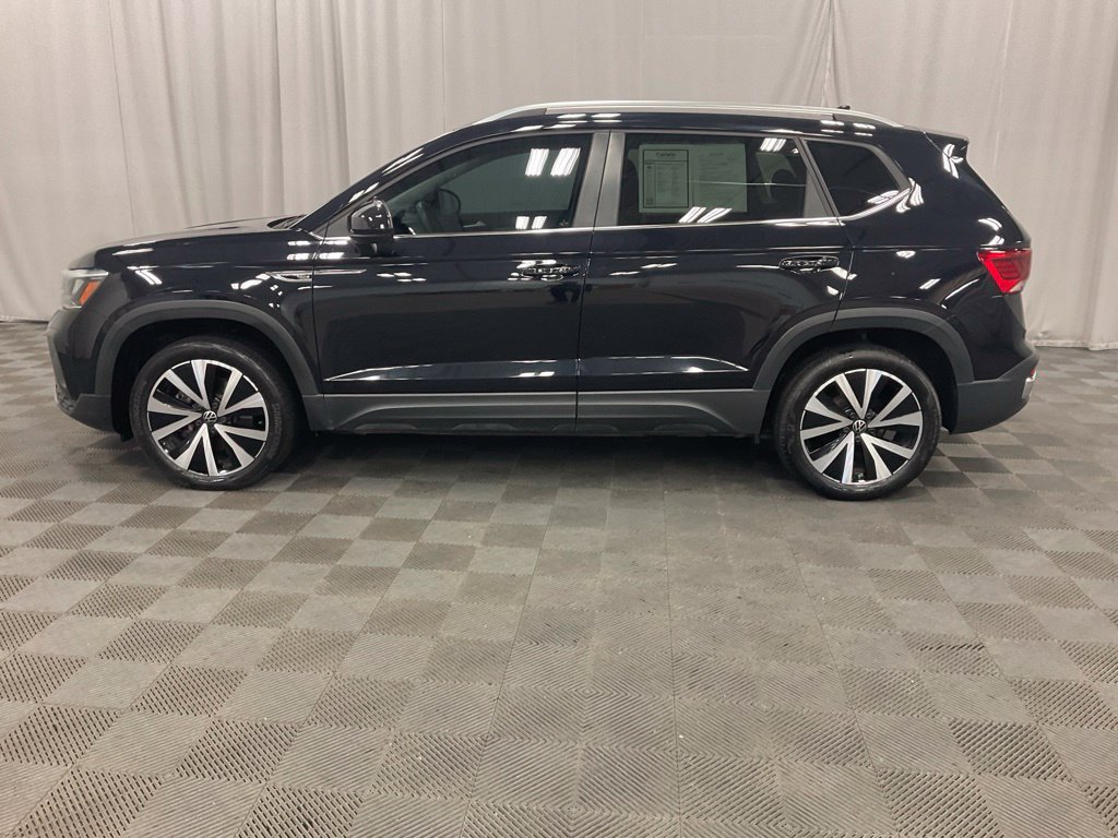 Used 2024 Volkswagen Taos SE w/ MDO Package FWD image 13