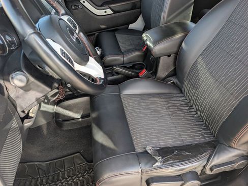 Used 2012 Jeep Wrangler Sahara image 11