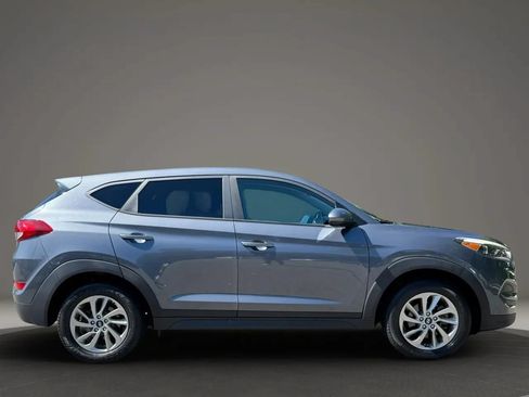 Used 2017 Hyundai Tucson SE w/ Cargo Package FWD image 4