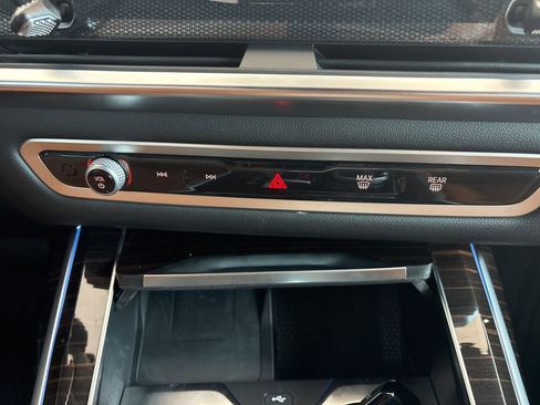 Used 2026 BMW X7 xDrive40i w/ Premium Package AWD/4WD image 30