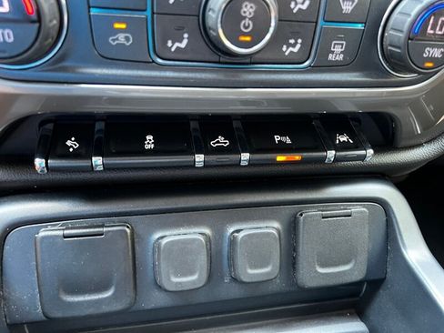 Used 2018 Chevrolet Silverado 1500 High Country AWD/4WD image 37