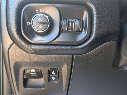 Used 2019 RAM 1500 Big Horn AWD/4WD image 23