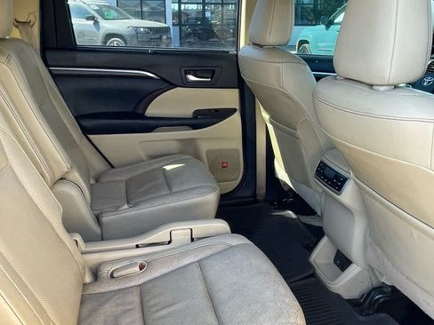 Used 2015 Toyota Highlander Limited Platinum AWD/4WD image 26