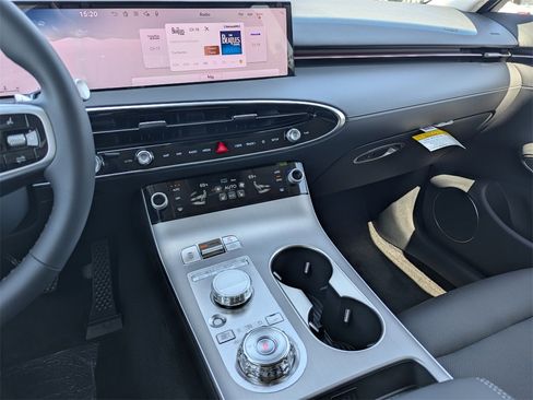 Used 2026 Genesis GV70 2.5T Select image 19