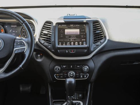 Used 2018 Jeep Cherokee Limited FWD image 13