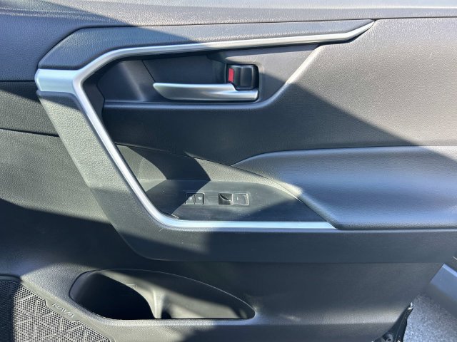 Used 2025 Toyota RAV4 XLE FWD image 20
