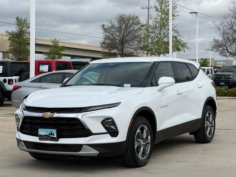 Used 2025 Chevrolet Blazer LT AWD/4WD image 8