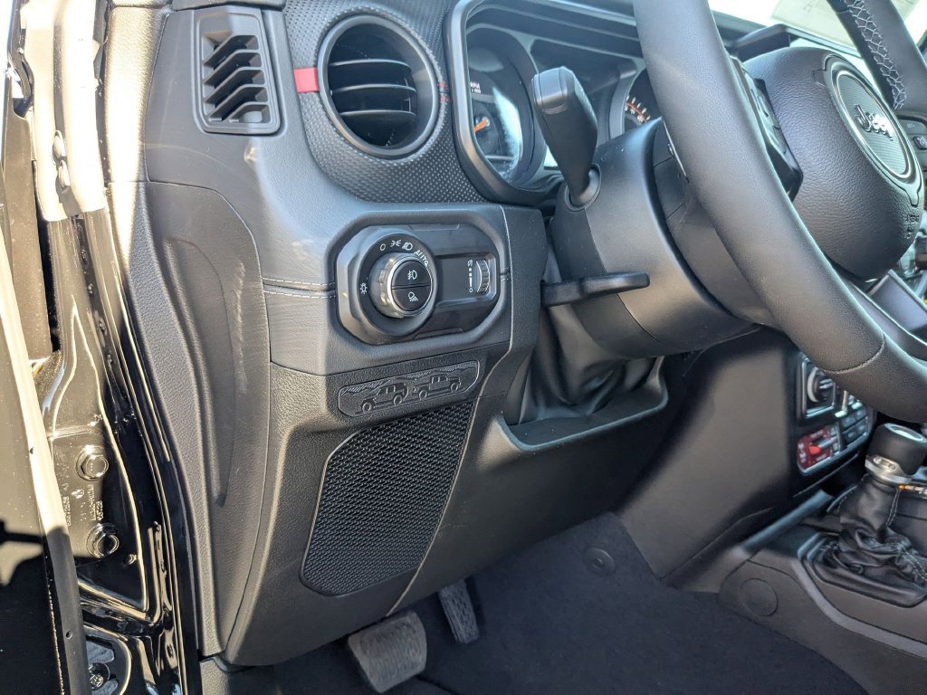 New 2026 Jeep Gladiator Rubicon w/ Safety Group AWD/4WD image 15