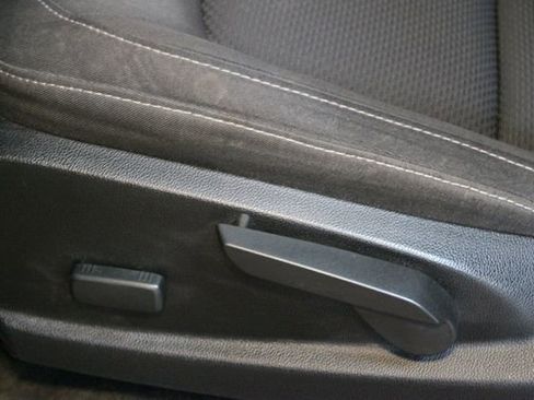 Used 2015 Chevrolet Colorado LT w/ LT Convenience Package RWD image 17
