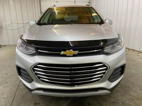 Used 2020 Chevrolet Trax LT w/ LT Convenience Package AWD/4WD image 2