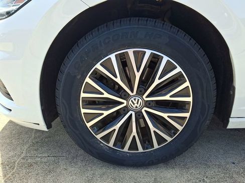 Used 2019 Volkswagen Jetta SE w/ Cold Weather Package FWD image 28