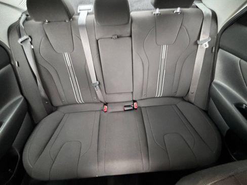 Used 2025 Hyundai Elantra SEL FWD image 40
