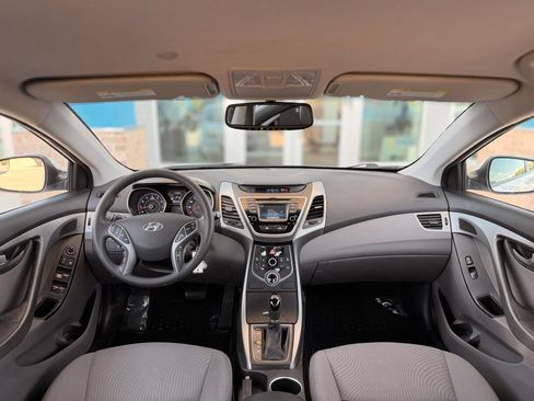 Used 2016 Hyundai Elantra SE w/ Option Group 02 FWD image 2