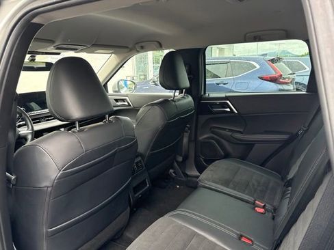 Used 2023 Mitsubishi Outlander SE AWD/4WD image 17