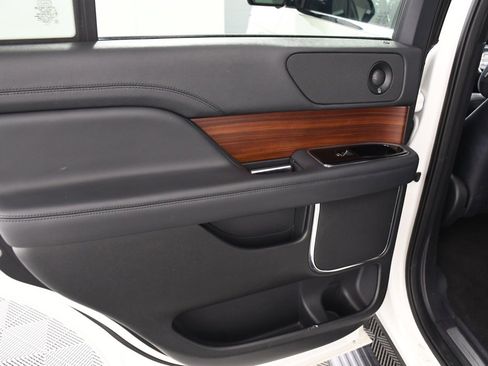 Used 2023 Lincoln Navigator Reserve image 24