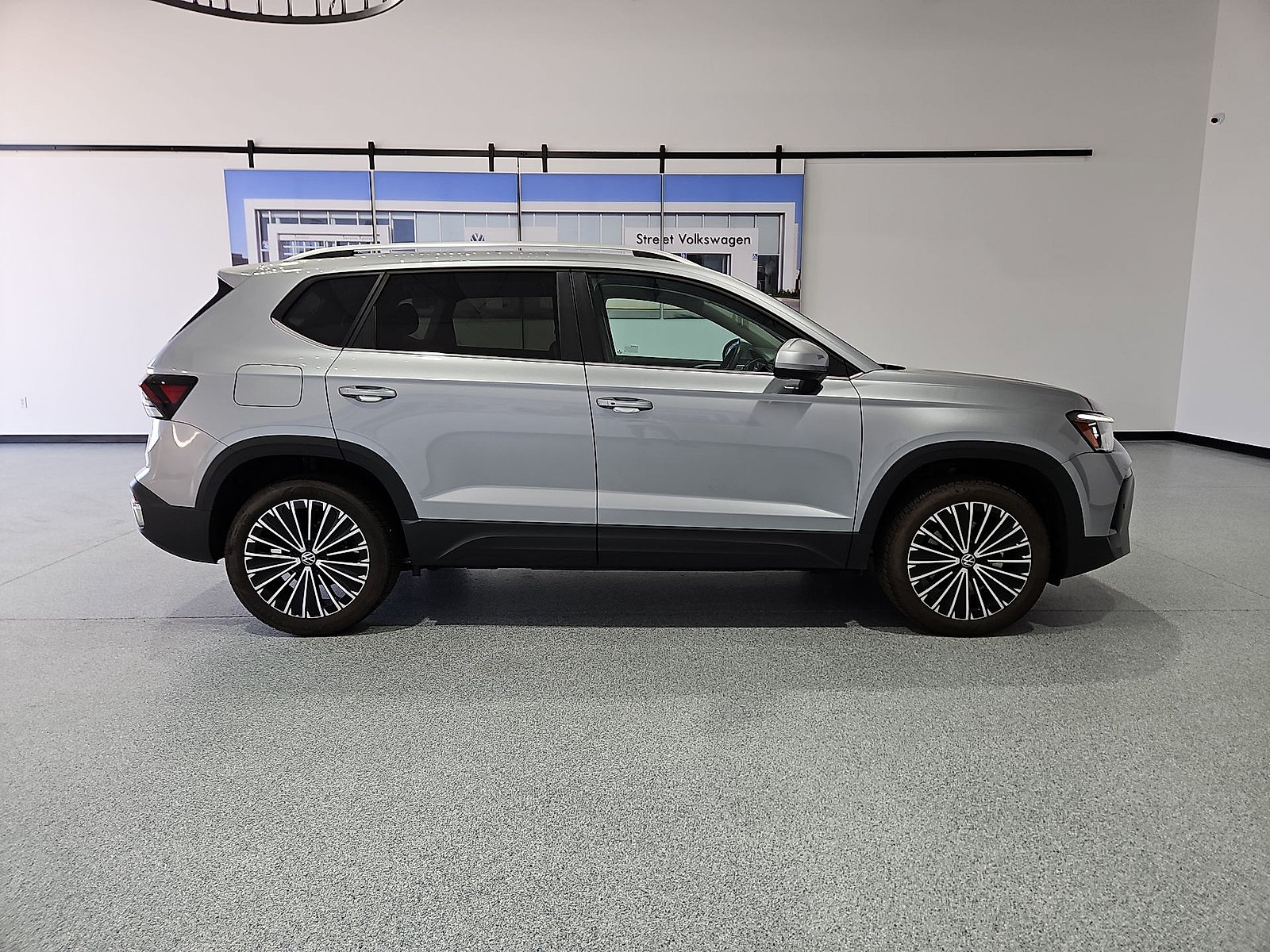 Certified 2025 Volkswagen Taos SE FWD image 9