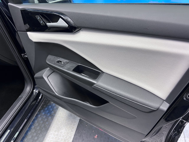 Certified 2025 Volkswagen Taos S FWD image 11