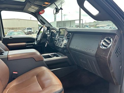Used 2016 Ford F250 Platinum w/ FX4 Off-Road Package AWD/4WD image 12