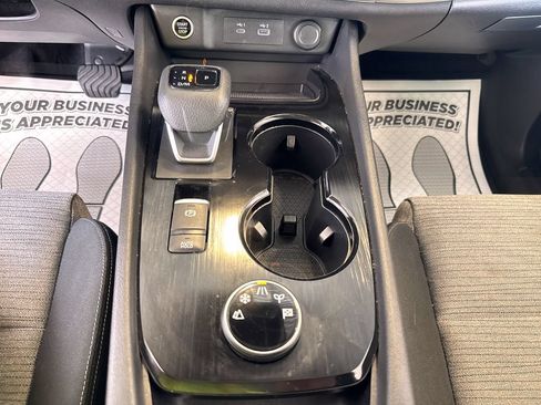 Used 2023 Nissan Rogue SV AWD/4WD image 18
