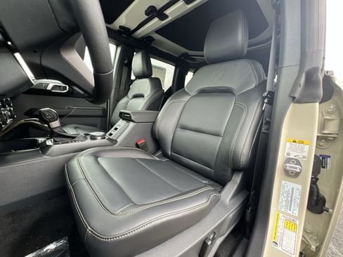 New 2025 Ford Bronco Badlands image 13