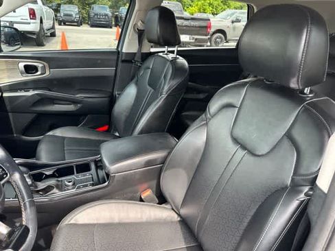 Used 2022 Kia Sorento S w/ Panoramic Sunroof Package AWD/4WD image 3