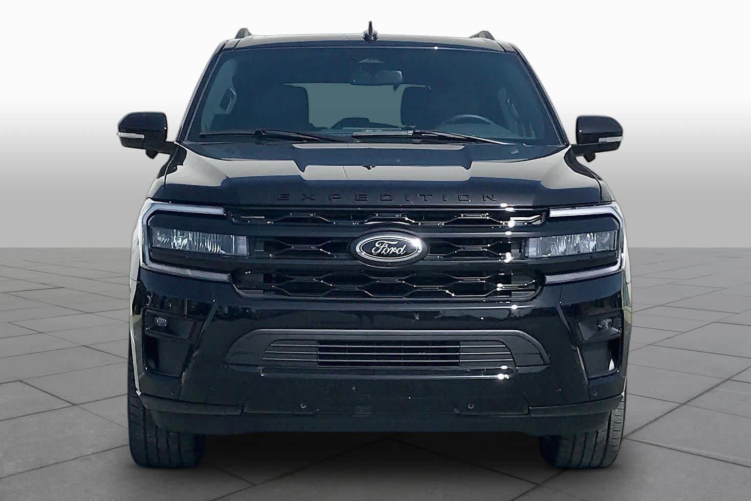 Used 2023 Ford Expedition Limited RWD image 4