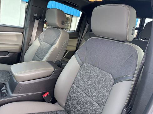 Used 2024 Chevrolet Colorado ZR2 w/ Technology Package image 32