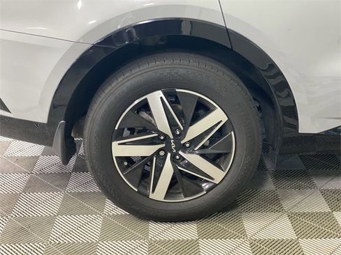 Used 2022 Kia Sorento EX image 18
