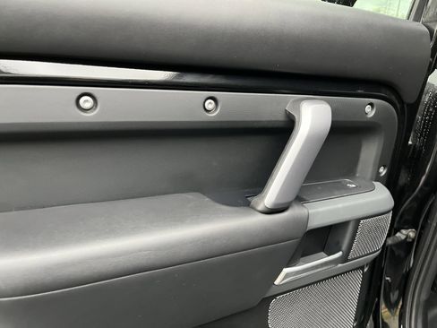 Used 2021 Land Rover Defender 110 X-Dynamic HSE image 32