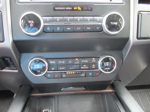 Used 2019 Ford Expedition Platinum AWD/4WD image 29