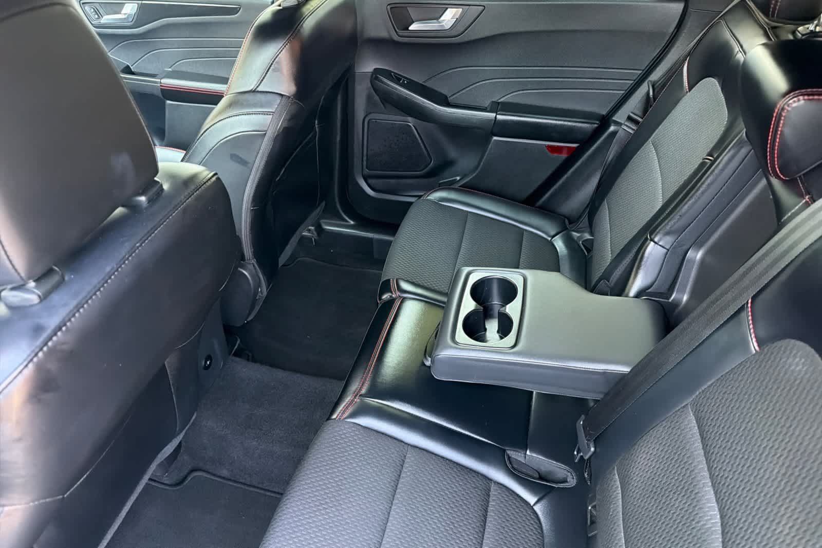 Used 2025 Ford Escape ST-Line Select AWD/4WD image 4