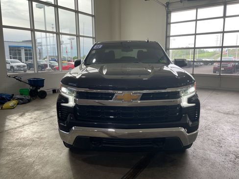 Used 2022 Chevrolet Silverado 1500 LT AWD/4WD image 2