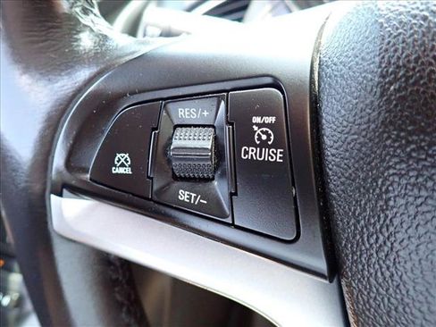 Used 2018 Chevrolet Trax LT w/ LT Convenience Package FWD image 16