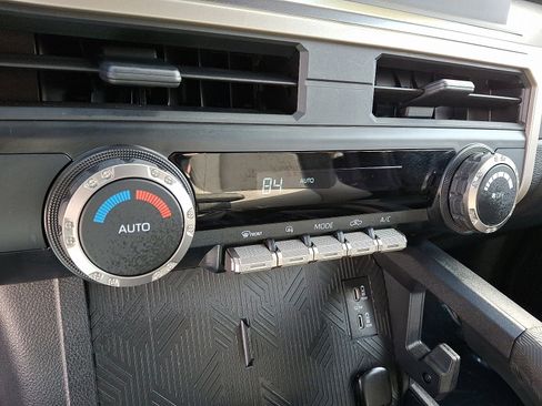 Used 2025 Toyota Tacoma TRD Off-Road image 15