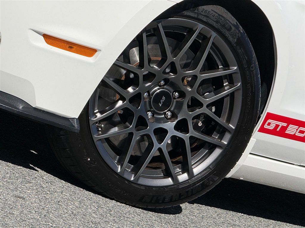 Used 2013 Ford Mustang Shelby GT500 RWD image 5