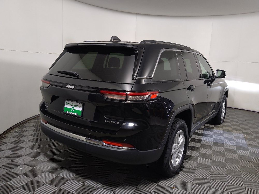 Used 2023 Jeep Grand Cherokee Laredo AWD/4WD image 9