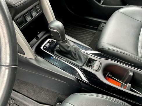 Used 2024 Toyota Corolla Cross AWD Hybrid w/ Convenience Package image 18
