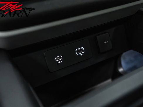 Used 2024 Land Rover Defender 110 S image 42