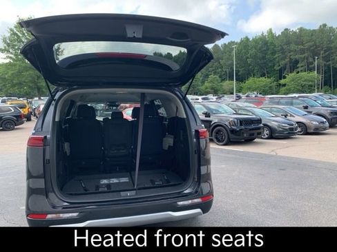 Used 2024 Kia Carnival LX image 17