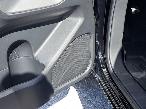 Certified 2025 Nissan Frontier SV image 23