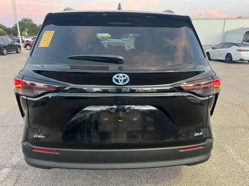 Used 2025 Toyota Sienna XLE FWD image 5