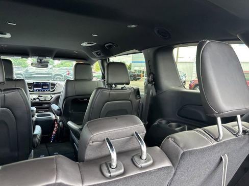 New 2026 Chrysler Pacifica Select image 14