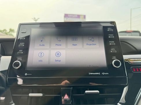 Used 2022 Toyota Camry XLE FWD image 25